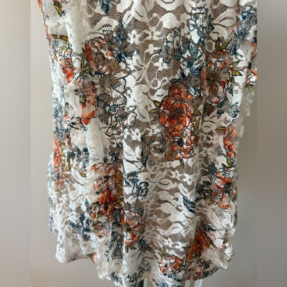 Lace blouse with ruffles size medium - Picture 4 of 7